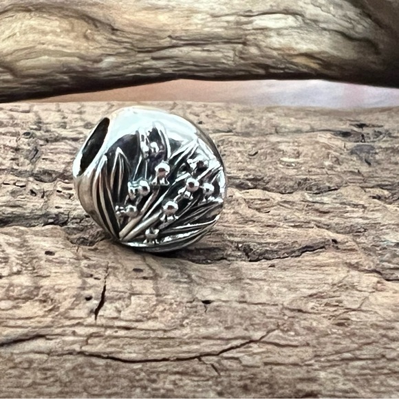NEW Authentic CHAMILIA- May Lily of the Valley Flower Silver 925 Charm Garden - Picture 3 of 5